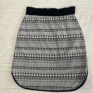 Black and White Patterned sweater Skirt